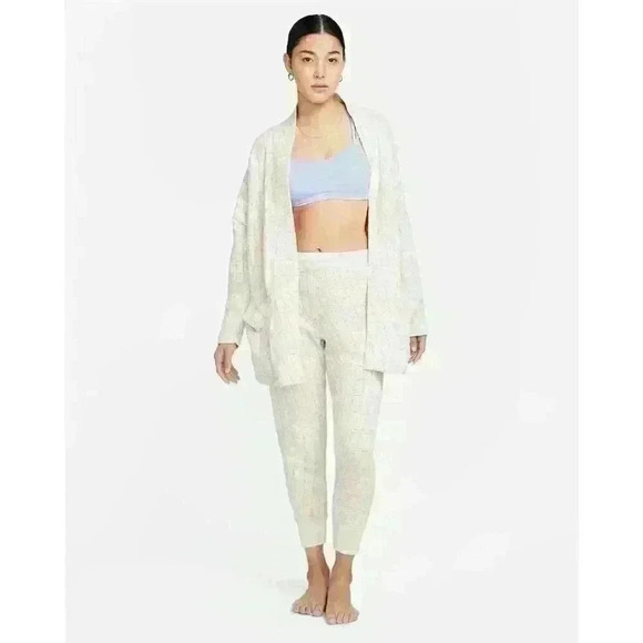 NEW! Nike Women's Plus 1X Yoga Therma-FIT Luxe Jacquard Top NWT $140 - Picture 9 of 9